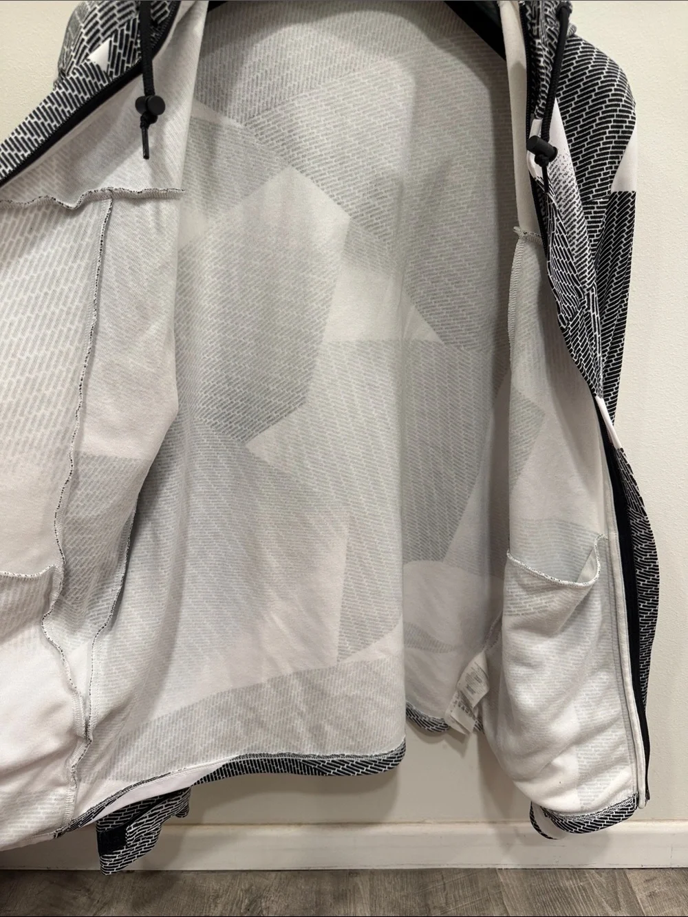 90s vintage A/X Armani Men’s Black & White Geometric Zip-Up Hoodie